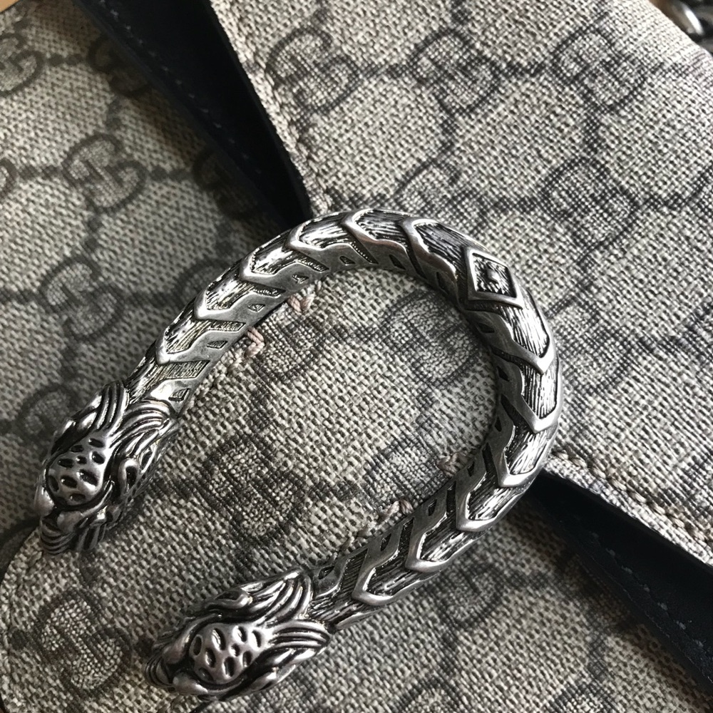 Gucci Mini Dionysus GG Supreme Shoulder Bag - Picture 5 of 8